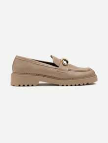 Mocassins Vices com Palmilha e Decoração Metálica - Bege - Ver 3