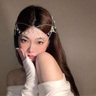 阿拉伯风流苏额头发饰 | 这款复古手工发饰做工精细，每一根流苏都散发着神秘的异域风情，展现出精湛的工艺。搭配可选配的腰饰，打造从头到腰的统一风格。