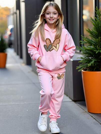 女孩粉色连帽衫和运动裤两件套，心形印花，大口袋，长袖上衣和休闲裤，青少年时尚运动装，秋冬