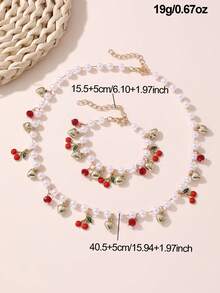 2 件套女孩甜美草莓樱桃仿珍珠串珠项链和手链首饰套装，适合日常、度假、派对、节日礼物