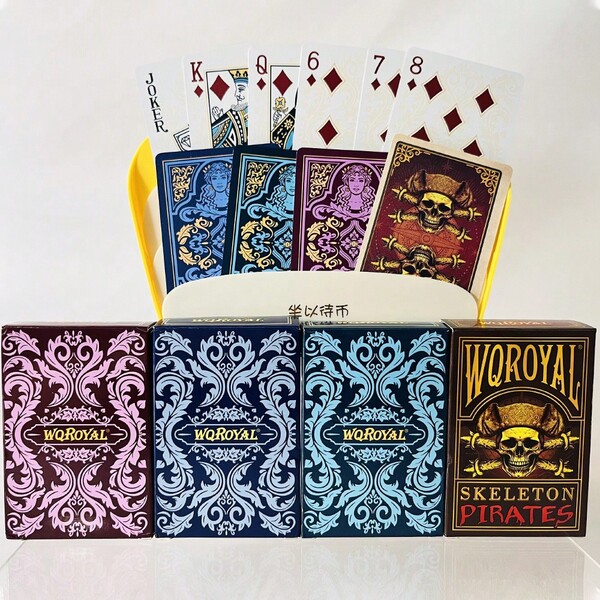 Vorinclex Cartas de Jogar Retrô Estilo Gaia Navio Pirata Colecionável Fosco, Cartas de Pôquer Flexíveis com Caixa para Festa, Reunião, Jogo de Mesa, Baralho de Cartas Brinquedo Melhor Presente. Suporte para Cartas de Jogar Mãos Livres Estilo Slouchy, Suporte para Fotos e Cartas de Pôquer Reutilizável
