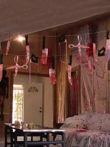 12件套万圣节派对装饰血腥横幅，万圣节花环横幅，恐怖花环装饰，逼真的红白血迹飞溅设计，配有黑色手柄的刀、锯、剪刀和匕首，非常适合恐怖电影主题生日派对 - 彩色 - 查看 6