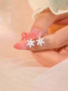 1 对 925 纯银雪花耳钉，可爱百搭，适合女孩、日常、休闲、圣诞节、情人节礼物