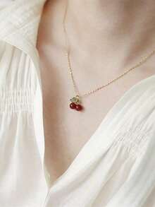 Cherries Motif Pendant Necklace Red Agate Stone Accent Youth Playful Design Year Round Adaptability Campus Celebration Transition Refined Accent Gift Academic  Adornment Light Reflection Art Fashionable Elegant All-Season Necklace Daily Wear Necklace Simple Stylish Party Necklace Minimalist Versatile Gift Necklace Minimalist Office Accessories Light Luxury Elegant All-Season Necklace - 彩色 - 查看 8