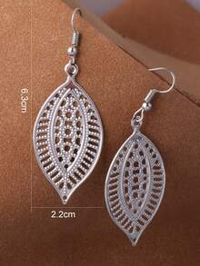 1 Pair Women's Lightweight Hollow Water Drop Earrings