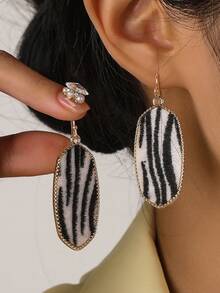 1 Pair Zebra Striped Geometric Oval Earrings