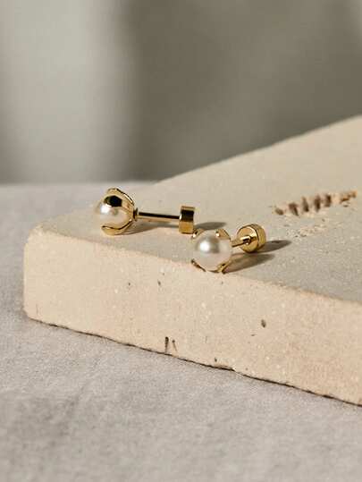 仿珍珠装饰耳钉，适合女性日常佩戴和节日佩戴，圣诞节冬季圣诞礼物