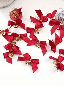 Mini nœud en ruban rouge avec clochette dorée - Décoration de Noël élégante, mariage, faveur de fête - Pas de piles nécessaires - Pour l'emballage de cadeaux, la décoration de chaussures, la fabrication de bijoux - Décoration artisanale de fête, ornement festif, tissu satiné, très adapté pour les décorations de fête de Noël, les décorations d'emballage de cadeaux de Noël