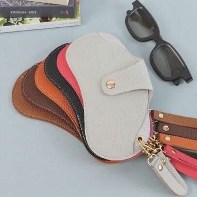 เคสแว่นตาหนัง PU กันรอยขีดข่วนใหม่มีสไตล์พร้อมสายคล้องคอ ความจุขนาดใหญ่สำหรับแว่นตา และ – ของขวัญที่สมบูรณ์แบบสำหรับวันฮาโลวีน คริสต์มาส & วันขอบคุณพร