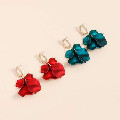 زوج من أقراط قطرة الهندسية الملونة والزهرية غير المتماثلة للنساء