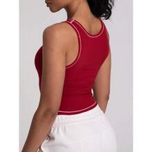 Camiseta de mujer de costilla con acolchado, top de entrenamiento de cuello cuadrado, top corto ajustado, camiseta básica de tirantes - Manzana roja - Ver 7