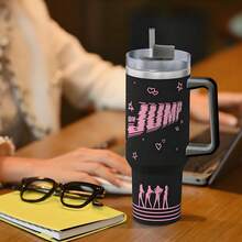 40oz/20oz SCHWARZ ROSA 9. Jahrestags "JUMP" & "schwarz DEADLINE" Welttournee - Edelstahl Vakuumisolierter Becher, inspiriert von 'JUMP' & 'BLINK' Album, auslaufsicher mit Griff & Strohhalm, isoliert für heiße/kalte Getränke (Kaffee/Tee/Heiße Schokolade), wiederverwendbar & lustiger K-Pop Sammlerstück - perfekt für Schule, Reisen, Valentinstag & Fans!