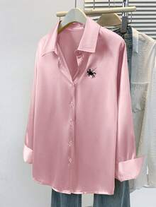 女士秋季马术缎面衬衫，优雅纯色马术印花，尖领单排扣设计，展现日常优雅气质