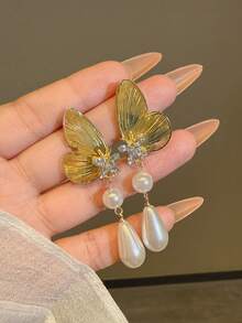 1 Pair Elegant Gold Butterfly & Pearl Pendant Earrings, Suitable For Daily Wear