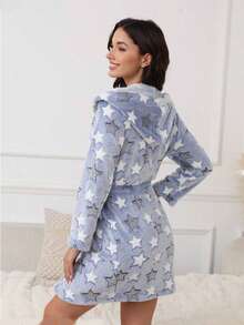 Women's Thick Flannel Bathrobe With Heart Print, Warm And Cozy. Double-Sided Fleece Hooded Bathrobe, Long Sleeve Sleepwear, Suitable For Bathroom, Bedroom, And Home Wear, Ideal For Keeping Warm In Winter.