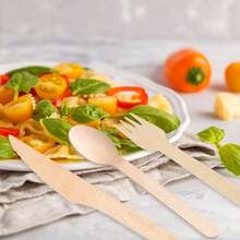 100/50 piezas Juego de cubiertos desechables de madera, adecuado para 100 invitados, hecho de madera de abedul de alta calidad y compostable, ideal para cumpleaños, bodas, fiestas, reuniones, actividades de equipo, escuela, vuelta al cole, restaurantes, cocina, cenas navideñas, también es un gran regalo para familiares, amigos y mayores