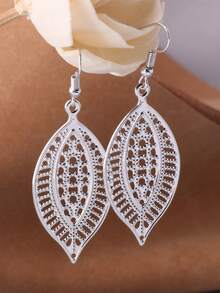 1 Pair Women's Lightweight Hollow Water Drop Earrings