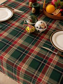 1pc Christmas Green Tablecloth, Tassel Fringe, Retro Green Plaid, Brushed Woven Fabric, Rectangular, Washable, Suitable For Coffee Table, Bedside Cabinet, Autumn/Winter Dining Table Decor, Suitable For Home, Kitchen, Party, Holiday, Christmas, New Year Decoration