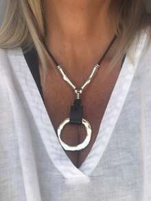 1pc Fashion Cross Classic Necklace, Gothic Style Leather & Metal Silver Tone Pendant Necklace, Suitable For Party, Gathering, Birthday Gift, Daily Wear