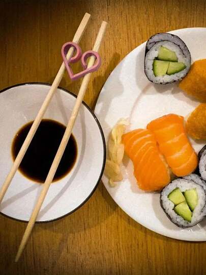 1/3/5/10PCS Beginner Plastic Chopstick Holder, Solid Color Reusable Chopstick Helper, Beginner Training Aid Tool, Suitable For All Ages, Reusable Kitchen Accessories, Help You Master The Use Of Chopsticks, Food Service Tools And Utensils.