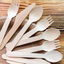 100/50 piezas Juego de cubiertos desechables de madera, adecuado para 100 invitados, hecho de madera de abedul de alta calidad y compostable, ideal para cumpleaños, bodas, fiestas, reuniones, actividades de equipo, escuela, vuelta al cole, restaurantes, cocina, cenas navideñas, también es un gran regalo para familiares, amigos y mayores