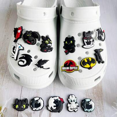 How to Train Your Dragon Accessoires Toothless, avec des textures exquises et des fleurs et boucles de chaussures personnalisées, avec des décorations florales, avec des textures exquises et des fleurs et boucles de chaussures personnalisées, décorations de chaussures plates, décorations de pantoufles et décorations de chaussures d'intérieur Toothless