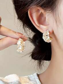 1 Cặp bông tai mặt dây chuyền thiết kế hoa trắng tối giản thanh lịch cổ điển, thích hợp làm quà tặng trang sức hàng ngày cho phụ nữ, bông tai vòng ngọc trai giả họa tiết hoa phong cách Hàn Quốc - trắng - Xem 5