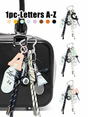 1套26个可爱创意迷你彩色字母钥匙扣挂件，配有羽毛球拍、黑色8号钥匙扣、编织绳和银色吊牌，时尚包包挂件，耳机盒装饰个性化礼物，非常适合女士背包和手提包，是送给家人、朋友、爱人或同学的完美感恩节礼物，也可作为包包挂件、汽车配件或送给老师、姐妹的礼物创意。