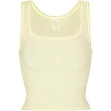 Camiseta de tirantes acanalada para mujer con acolchado, top de entrenamiento de cuello cuadrado, top corto ajustado, camiseta básica de tirantes - Sorbete de pera - Ver 7