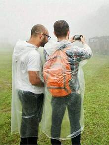 1/5/10/15 piezas Ponchos de lluvia desechables de uso intensivo con capucha, capas de lluvia impermeables portátiles adecuadas para viajes, actividades al aire libre, artículos de viaje desechables transparentes de un solo uso, necesidades de hotel, artículos esenciales para exteriores, suministros para habitaciones, viajes a la playa, tamaño mini, artículos desechables para el período, accesorios de baño