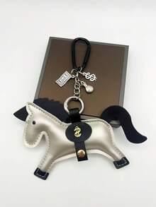 1 件全新皮革马吊坠装饰优雅可爱的马装饰女士手提包单肩包背包寓意“财富来得快”多色可选适合所有季节的贴心礼物 Y2K