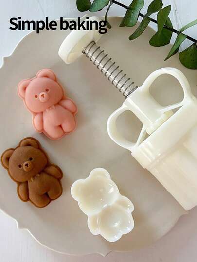 A Pastry Mold In The Shape Of A Stuffed Bear – Cute Little Bear Cookie Cutter, Biscuit Stamp, Mooncake Mold,Cookie Shaper, Bento Supplies For Cake, Dessert, Mid-Autumn Festival, Holiday Baking Tools