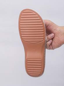 加大码 36-43 夏季时尚休闲拼色坡跟凉鞋，卡其色和白色绒面革罗马风格，轻便舒适，百搭厚底凉鞋，适合女士 - 變色仿超卡其色拼白色磨砂 - 查看 7