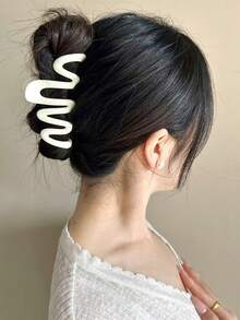 3pcs/1pc Women's Large 4.09in/10.4cm Black, White, Brown Wavy Plastic Hair Clips, Fashionable, Elegant, Simple, Solid Color Ombre, Suitable For Daily, Casual, Party, Commute, Beach, Bun, Ponytail, Washing Face, Makeup, Accessory Fall Winter Claw Clip Hair Accessories For Women For Vacation Outfits Woman Autumn Hair Clutch