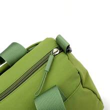 1个简约纯色时尚小型多功能斜挎收纳包，小容量健身包，女士百搭单肩包，轻巧柔软迷你健身包