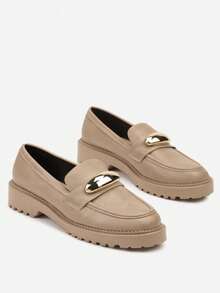 Mocassins Vices com Palmilha e Decoração Metálica - Bege - Ver 5