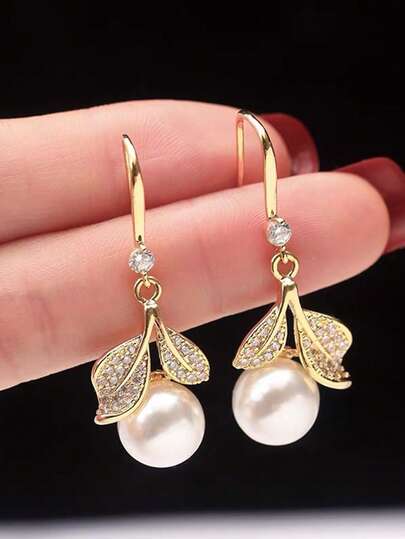 1 Pair Of Retro Style Leaf And Faux Pearl Earrings For Women - Made Of Zinc Alloy Material, Perfect For Casual Wear