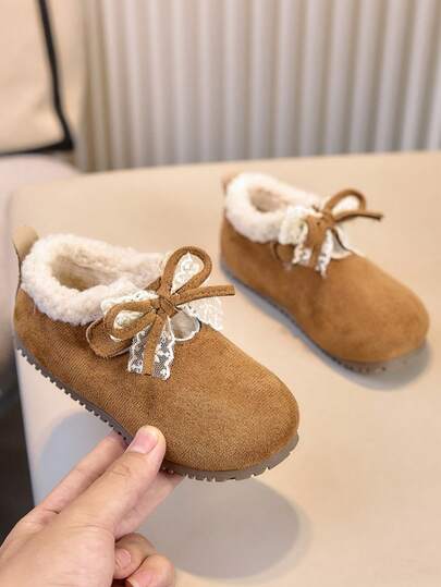 1 paire de bottes pour enfants 2025, chaussures chaudes pour l'automne/l'hiver, bottes moelleuses rétro, convenant aux garçons et aux filles, design avec nœud, fermeture à boucle et à scratch, cadeau de Noël