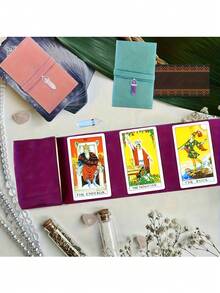 这款天鹅绒塔罗牌收纳袋配有水晶吊坠,采用双面可折叠设计,抽绳封口,柔软的布料保护套,便携式卡包,适合存放塔罗牌和小物件。这款塔罗牌收纳袋采用保护性布料,可有效保护卡片和物品,是节日必备佳品,充满神秘美感,经久耐用,也是存放珠宝的理想之选,更是灵性探索者的完美伴侣。 - 彩色 - 查看 7