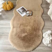 1 Stück weiches Kunstfell-Teppich in asymmetrischer Form, Toleranz bei der Trimming-Länge von 1-5 cm, geeignet für Weihnachts-, Erntedank- und Neujahrsdekoration, weich und hautfreundlich, Wohndekoteppich für Wohnzimmer, Schlafzimmer, Badezimmer oder Küche, in verschiedenen Farben erhältlich, Schlafzimmerteppich, Dekorationsteppich, kleiner Teppich, Teppich, Wohndekoration, Wohnzimmerteppich - Braun - Übersicht 4