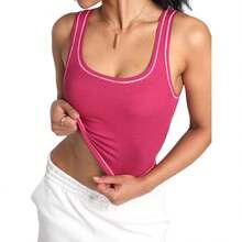 Camiseta de tirantes acanalada para mujer con acolchado, top de entrenamiento de cuello cuadrado, top corto ajustado, camiseta básica de tipo cami - Rosa baya - Ver 5