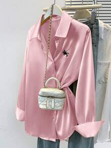 女士秋季马术缎面衬衫，优雅纯色马术印花，尖领单排扣设计，展现日常优雅气质