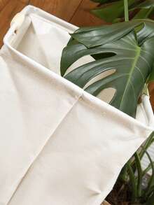 这款带提手的可折叠洗衣篮，适用于卧室、浴室、宿舍、洗衣房等场所，轻松收纳衣物，是忙碌家庭的理想之选。轻巧可折叠设计，配有结实提手，方便搬运，折叠后节省空间。面料经久耐用，适合日常使用。有效收纳衣物，防止受潮，是宿舍、公寓、浴室、卧室和洗衣区的理想之选；是春季焕新和全年保持整洁的完美之选。 - 白色 - 查看 4