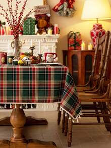 1pc Christmas Green Tablecloth, Tassel Fringe, Retro Green Plaid, Brushed Woven Fabric, Rectangular, Washable, Suitable For Coffee Table, Bedside Cabinet, Autumn/Winter Dining Table Decor, Suitable For Home, Kitchen, Party, Holiday, Christmas, New Year Decoration