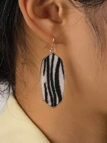 1 Pair Zebra Striped Geometric Oval Earrings