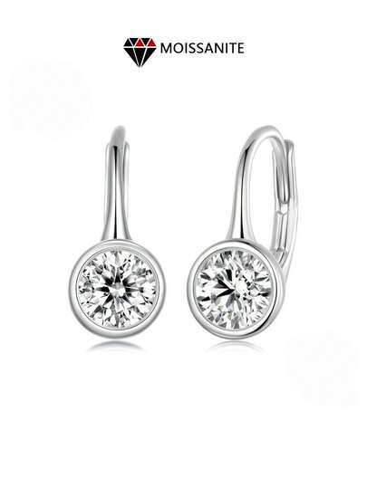 LOVESSOM زوج من أقراط الفضة الإسترليني المطلية بالذهب عيار 14 قيراط، 0.5 قيراط * 2 موسانيت، بتصميم كلاسيكي بسيط وعصري مناسب للرجال والنساء، مناسب لحفلات الزفاف والمناسبات الخاصة كعيد الأم وعيد الأب والعيد والشكر وعيد الميلاد وبداية العام الدراسي وموسم الزفاف والذكرى السنوية