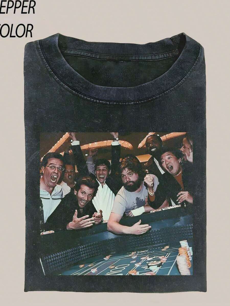 Vintage The Hangover Playing Poker Crewneck T-Shirt, Funny TheHangover Movie Tee Gift For Boyfriend Menswear Top Streetwear - 黑色 - 查看 1