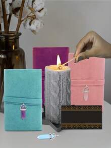 这款天鹅绒塔罗牌收纳袋配有水晶吊坠,采用双面可折叠设计,抽绳封口,柔软的布料保护套,便携式卡包,适合存放塔罗牌和小物件。这款塔罗牌收纳袋采用保护性布料,可有效保护卡片和物品,是节日必备佳品,充满神秘美感,经久耐用,也是存放珠宝的理想之选,更是灵性探索者的完美伴侣。 - 彩色 - 查看 3