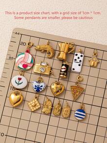 1 pezzo di ciondolo in zirconia a forma di cuore, macchina fotografica, pallavolo, pizza, cola, caffettiera, fiore, può essere utilizzato per realizzare collane, braccialetti, orecchini, catene per borse, portachiavi, ecc. Materiale in acciaio inossidabile placcato in oro 18K, ornamenti a forma di charm, perline decorative, accessori gioielleria da donna, accessori fai-da-te, accessori portachiavi, accessori in acciaio inossidabile, ciondoli in acciaio inossidabile, ecc.