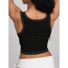 Camiseta de mujer de costilla con acolchado, top de entrenamiento de cuello cuadrado, top corto ajustado, camiseta básica de tirantes - Negro - Ver 6